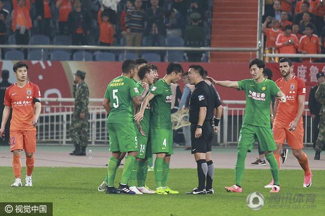 本赛季，23岁的博尼法斯为勒沃库森出场21场比赛，贡献14球7助。